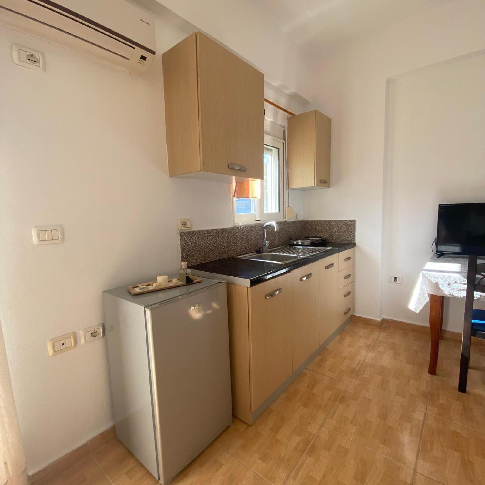 Ilias Family Rooms Химара Экстерьер фото