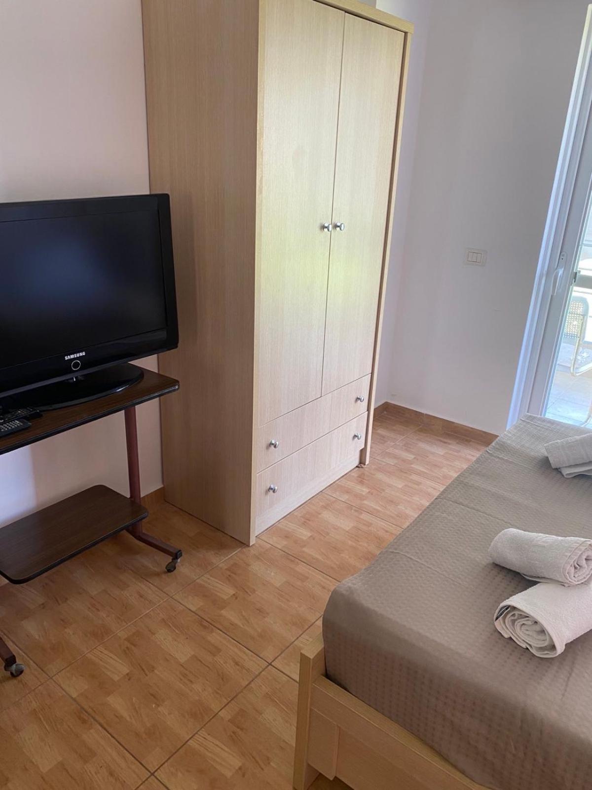 Ilias Family Rooms Химара Экстерьер фото
