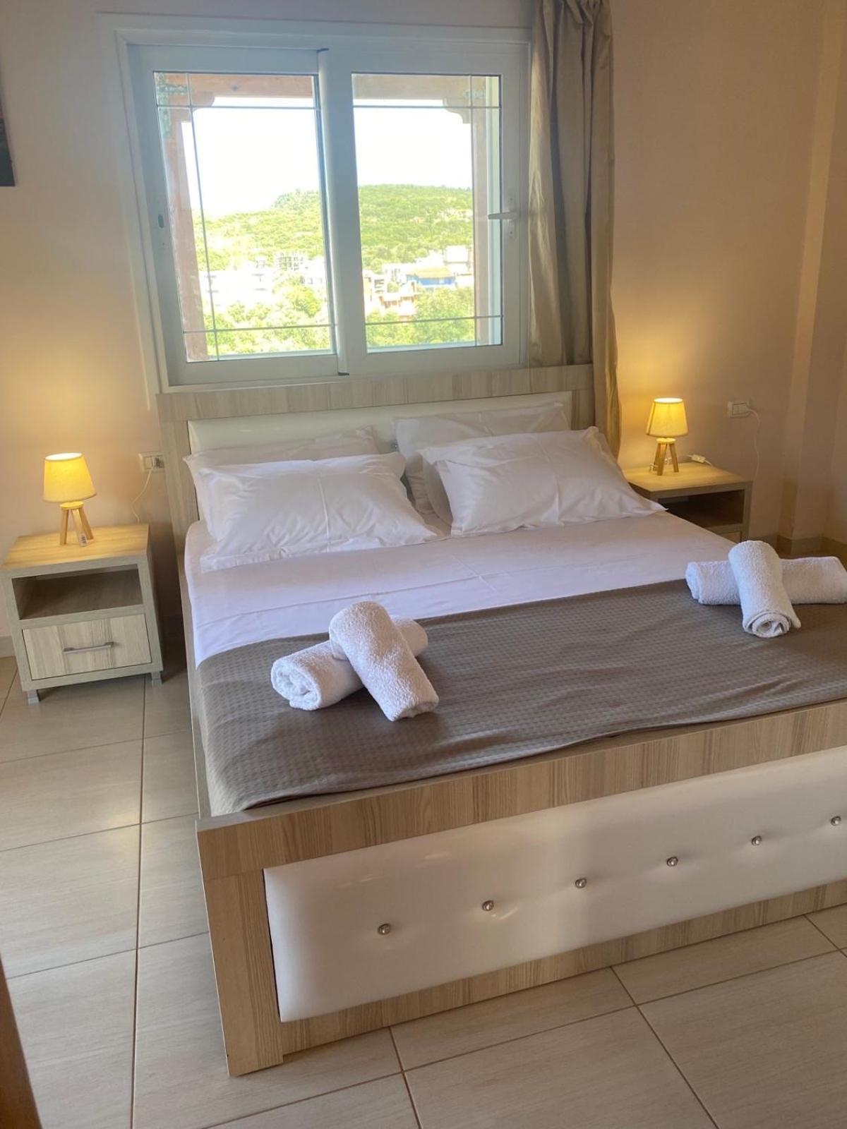 Ilias Family Rooms Химара Экстерьер фото